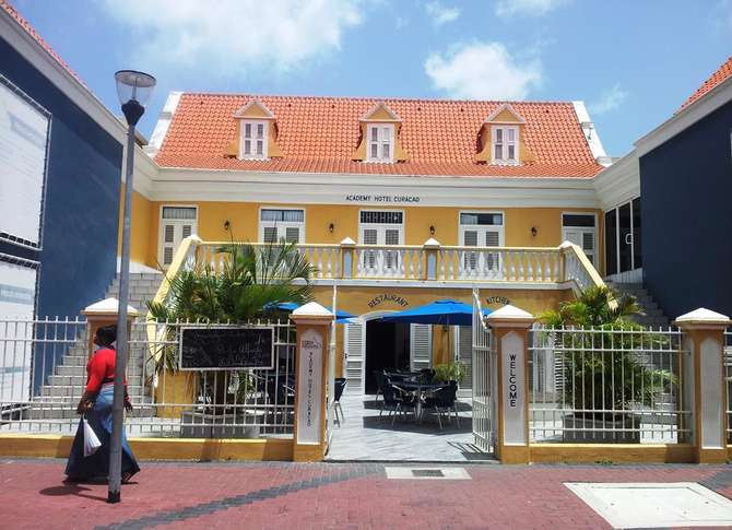 vakantie-naar-Academy Hotel Curacao-april 2024