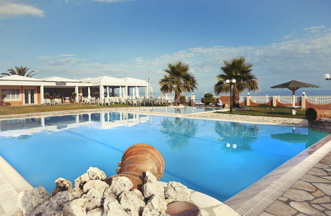 vakantie-naar-Acharavi Beach Hotel-mei 2025