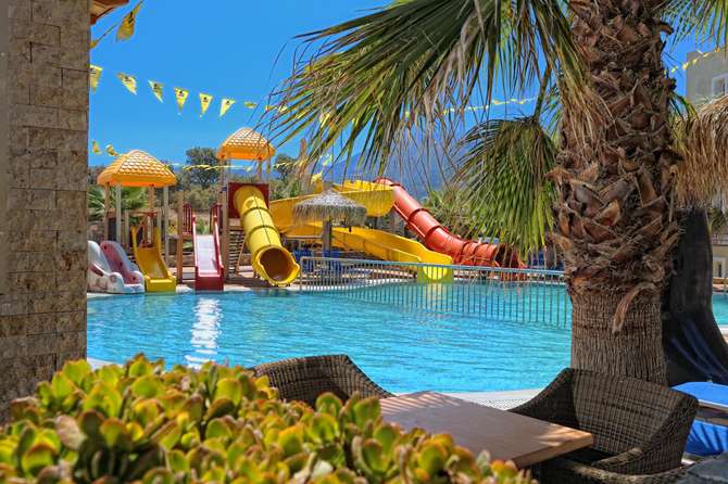 vakantie-naar-Aeolos Beach Resort Hotel-mei 2024