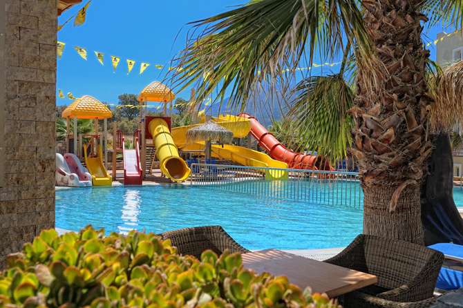 vakantie-naar-Aeolos Beach Resort Hotel-mei 2025