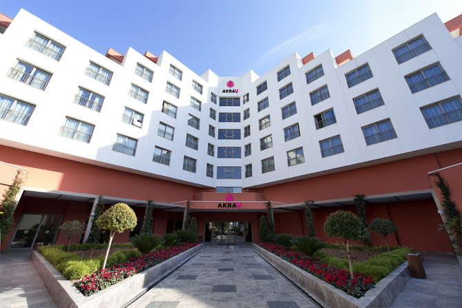vakantie-naar-Akra V Hotel-juli 2025