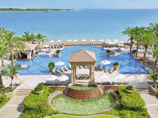 vakantie-naar-Al Raha Beach Hotel-april 2024