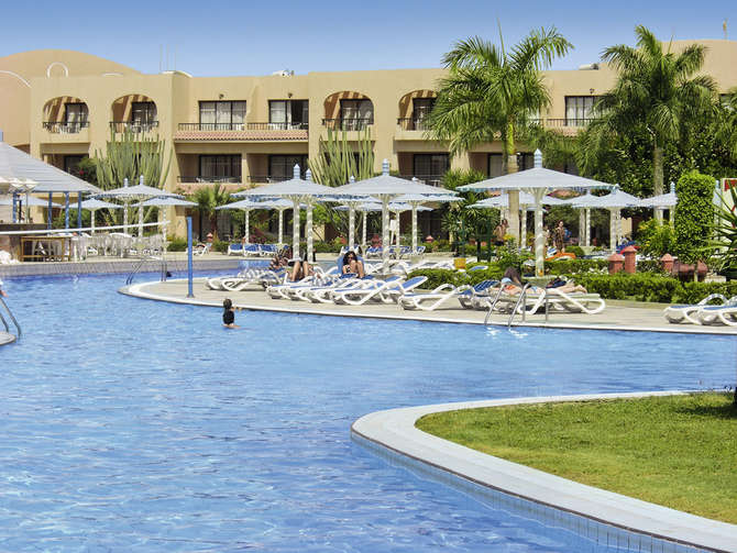 vakantie-naar-Aladdin Beach Resort-mei 2025