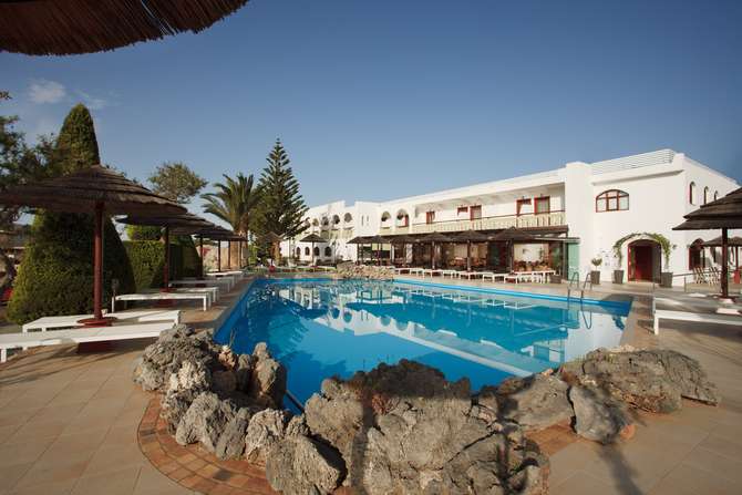 vakantie-naar-Alianthos Garden Hotel-mei 2025