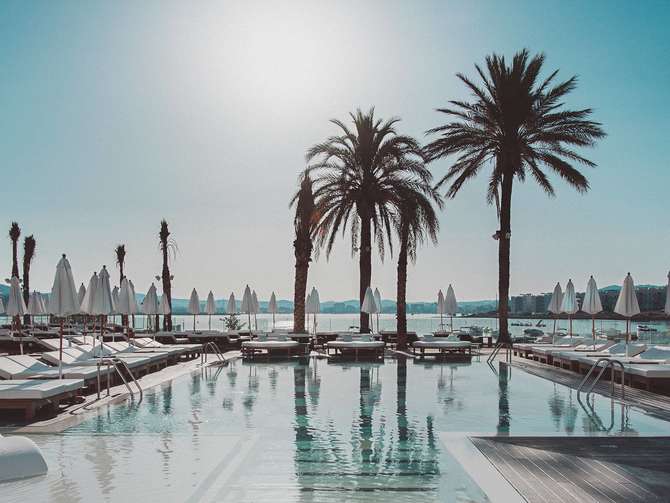 vakantie-naar-Amare Beach Hotel Ibiza-mei 2025