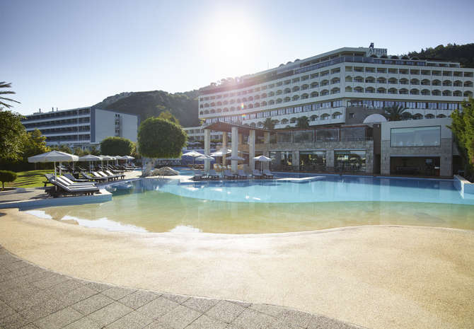 vakantie-naar-Amathus Beach Hotel Rhodes-april 2024