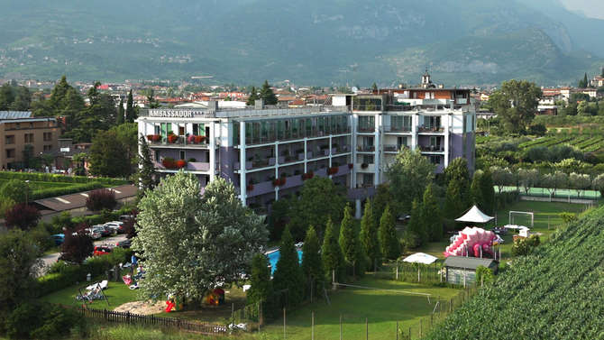 vakantie-naar-Ambassador Suite Hotel-mei 2025