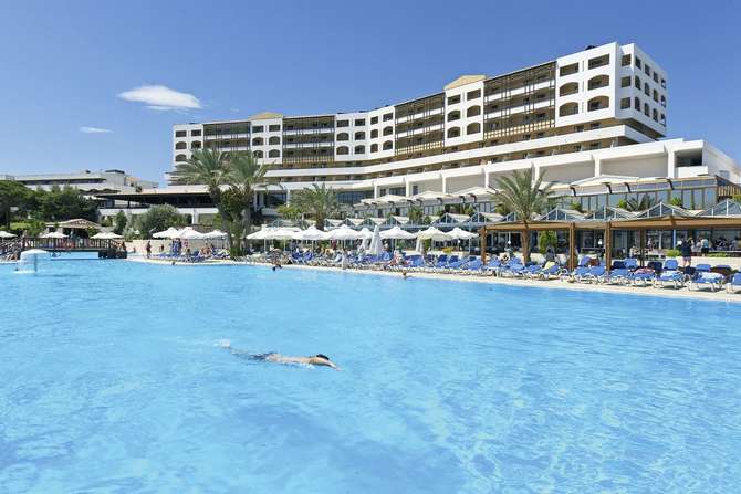 vakantie-naar-Amilia Mare Beach Resort-mei 2025