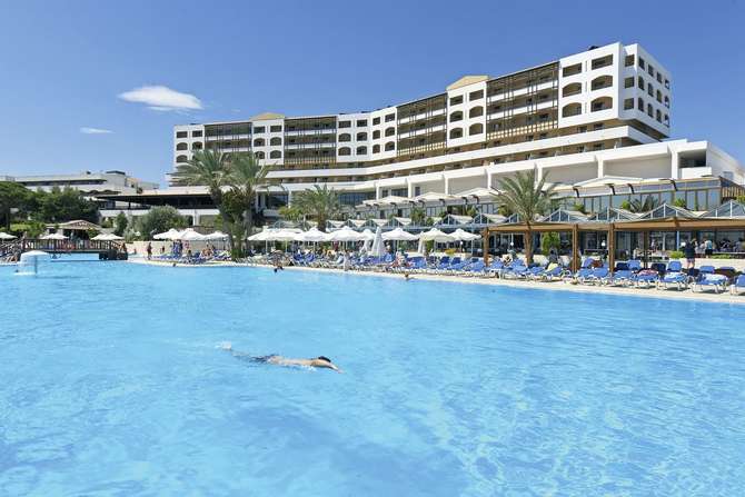 vakantie-naar-Amilia Mare Beach Resort-april 2024