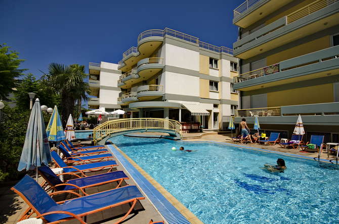 vakantie-naar-Angela Aparthotel-mei 2025