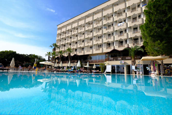 vakantie-naar-Anitas Beach Hotel-april 2024