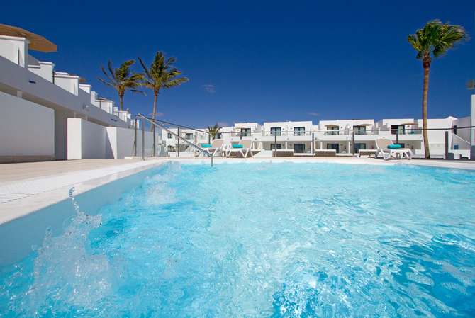 vakantie-naar-Aqua Suites-mei 2025