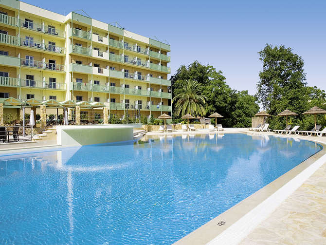 vakantie-naar-Ariti Grand Hotel-mei 2025