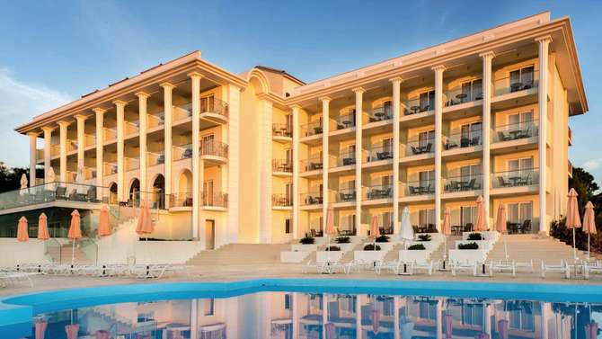 vakantie-naar-Avalon Hotel-mei 2025