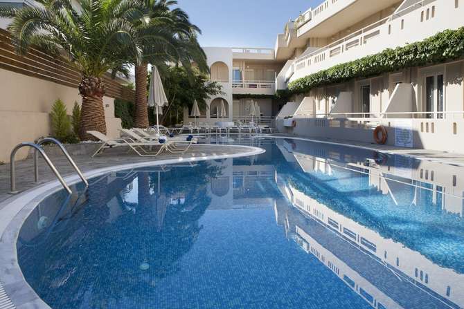 vakantie-naar-Axos Aparthotel-mei 2025