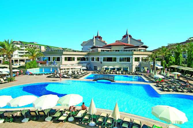 vakantie-naar-Aydinbey Famous Resort-april 2024