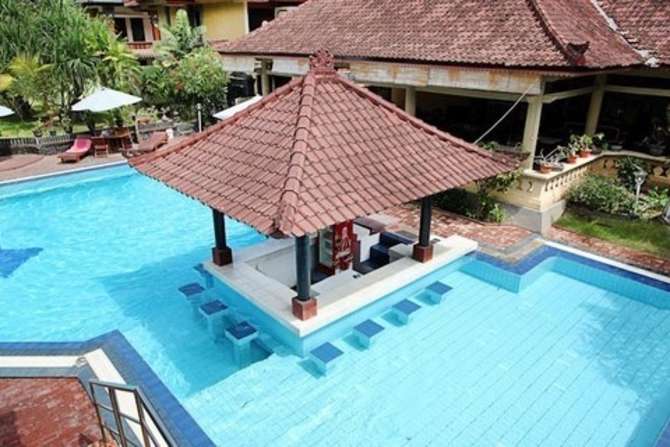 vakantie-naar-Bakung Beach Hotel-mei 2025