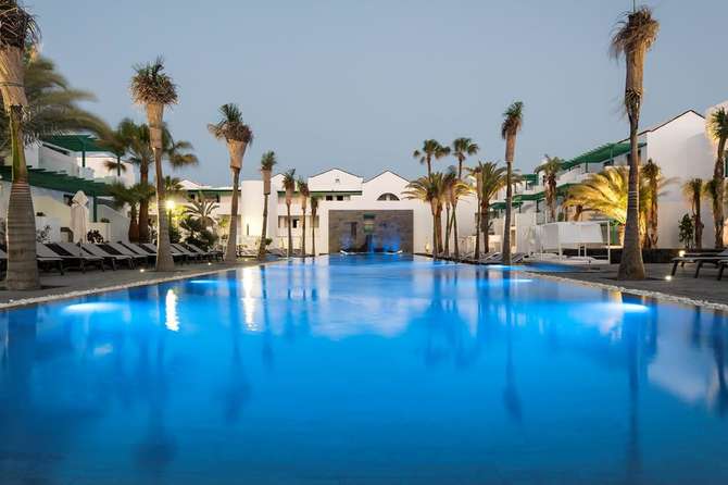 vakantie-naar-Barcelo Teguise Beach-mei 2025