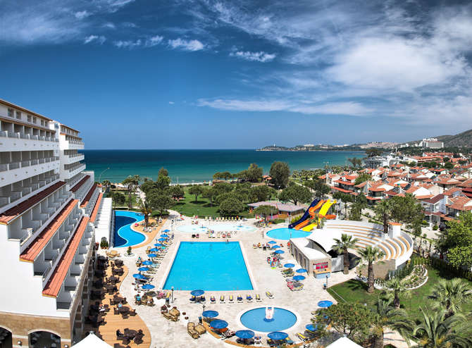 vakantie-naar-Batihan Beach Resort Spa-mei 2025