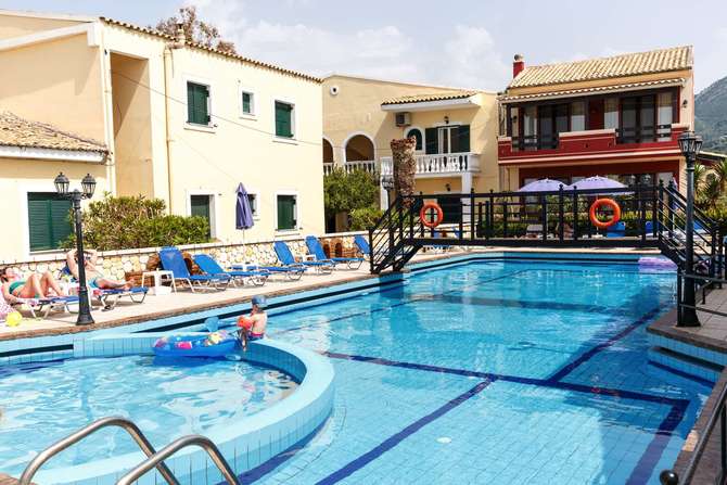 vakantie-naar-Beachfront Salvanos Appartementen-mei 2025