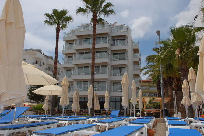 vakantie-naar-Begonville Beach Hotel-mei 2025
