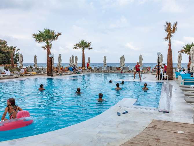 vakantie-naar-Bomo Rethymno Beach-mei 2025