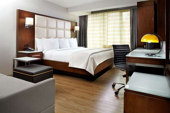 vakantie-naar-Cambria Hotel Suites New York-april 2024