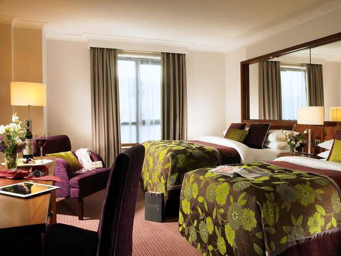 vakantie-naar-Camden Court Hotel-mei 2025
