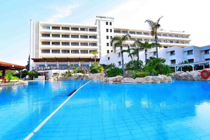 vakantie-naar-Capo Bay Hotel-juni 2025