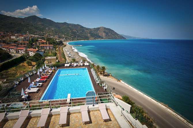 vakantie-naar-Caposkino Park Hotel-mei 2025