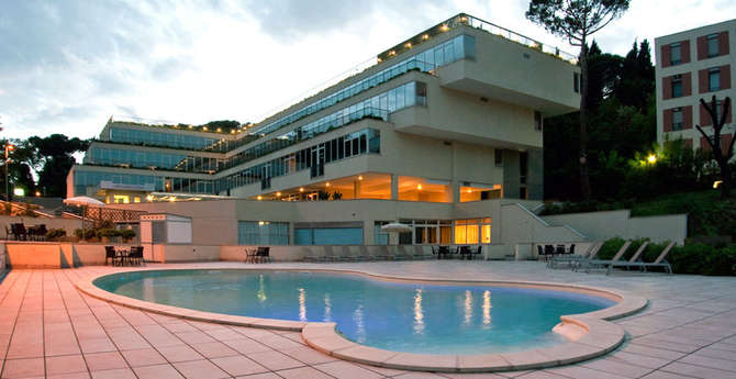 vakantie-naar-Cardinal Hotel St Peter-mei 2025
