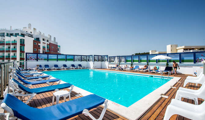 vakantie-naar-Carvi Beach Hotel-mei 2024