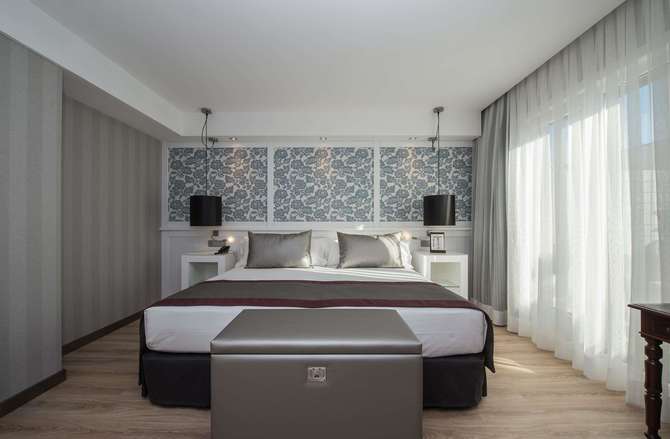 vakantie-naar-Catalonia Plaza Catalunya-mei 2025