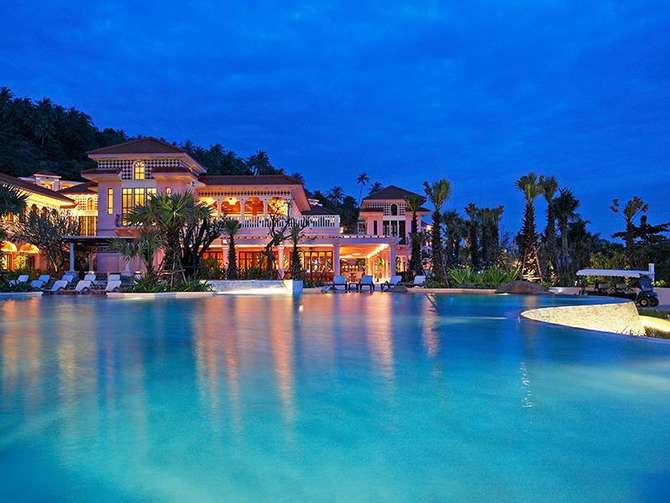 vakantie-naar-Centara Grand Beach Resort Phuket-april 2024