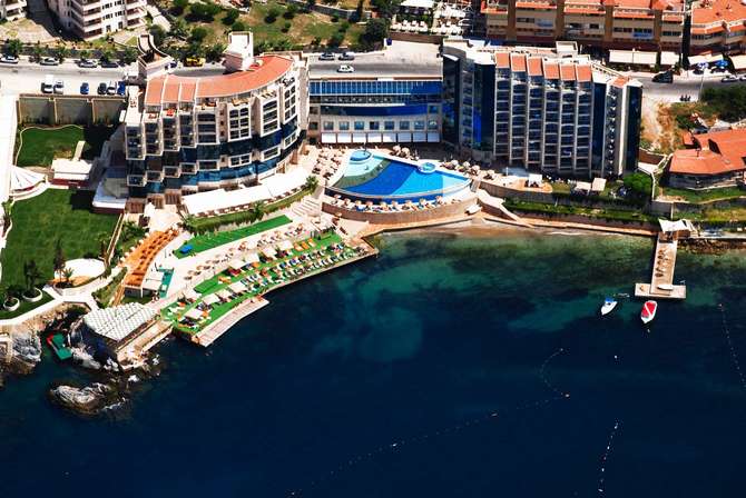 vakantie-naar-Charisma De Luxe Hotel-mei 2025