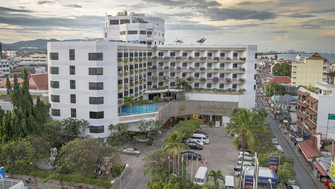 vakantie-naar-City Beach Resort-mei 2025