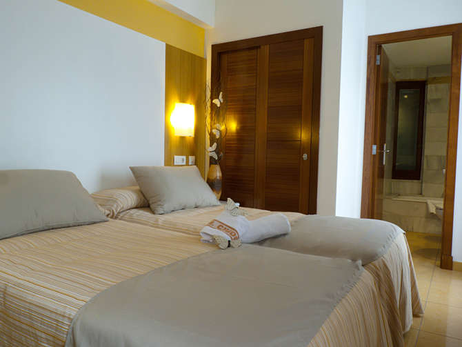 vakantie-naar-Ciutadella Hostal-mei 2025