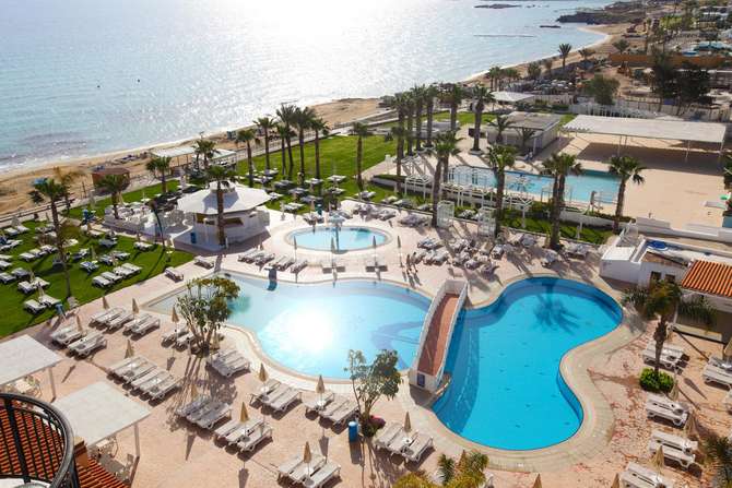 vakantie-naar-Constantinos The Great Beach-juni 2025