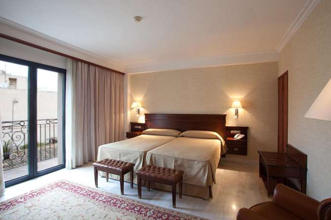 vakantie-naar-Continental Hotel-mei 2025