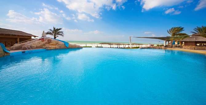 vakantie-naar-Coral Beach Resort Sharjah-april 2024