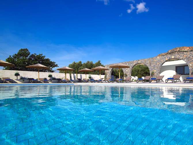 vakantie-naar-Coriva Beach Hotel Bungalows-mei 2025