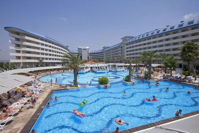 vakantie-naar-Crystal Admiral Resort Suites Spa-mei 2025