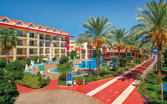 vakantie-naar-Crystal Aura Beach Resort Spa-mei 2025