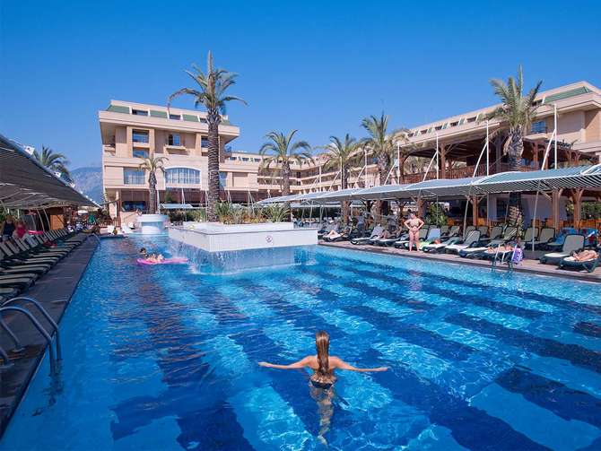 vakantie-naar-Crystal De Luxe Resort Spa-mei 2025