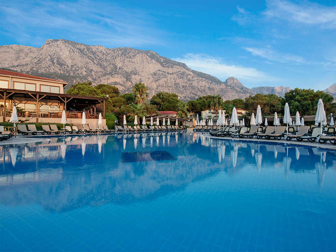 vakantie-naar-Crystal Flora Beach Resort-mei 2025