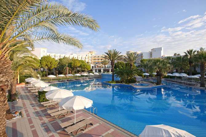 vakantie-naar-Crystal Tat Beach Golf Resort Spa-juni 2025