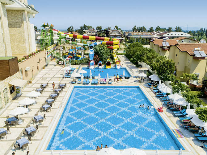 vakantie-naar-Crystal Waterworld Park Resort Spa-mei 2025