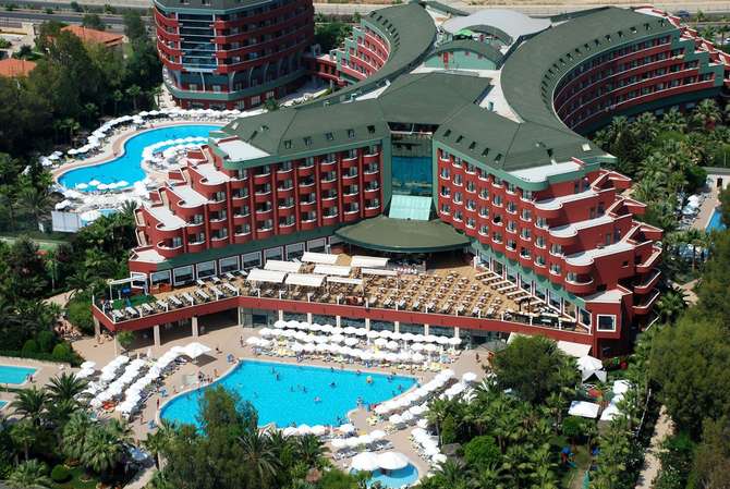 vakantie-naar-Delphin Deluxe Hotel-mei 2025