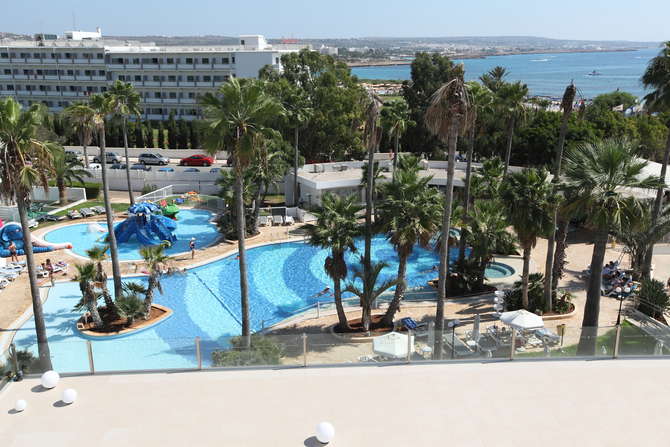 vakantie-naar-Dome Beach Hotel Resort-april 2024