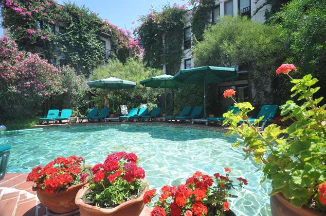 vakantie-naar-El Vino Hotel Suites-mei 2025